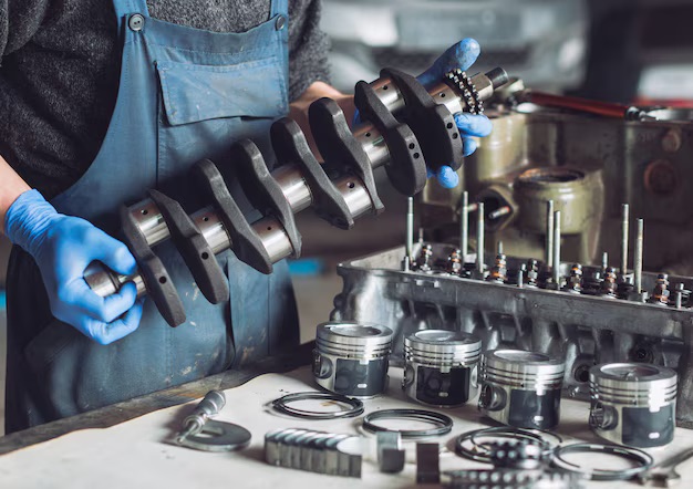 Oficina Retífica & Mecânica Louro com técnicos trabalhando em motores de alta performance